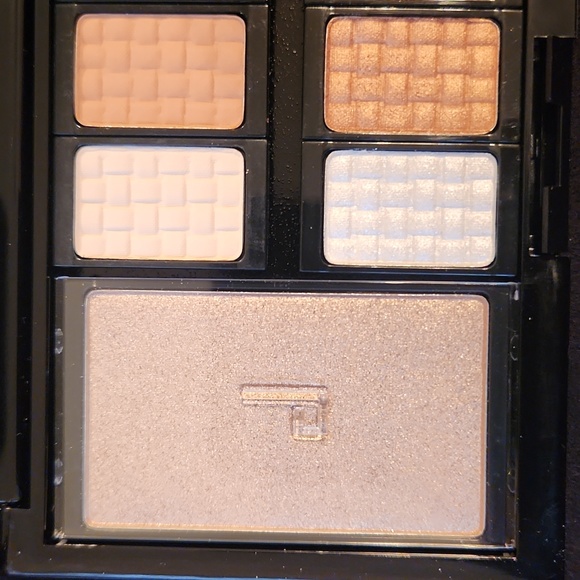 Doucce Freematic Eyeshadow Pro Palette - Picture 3 of 7
